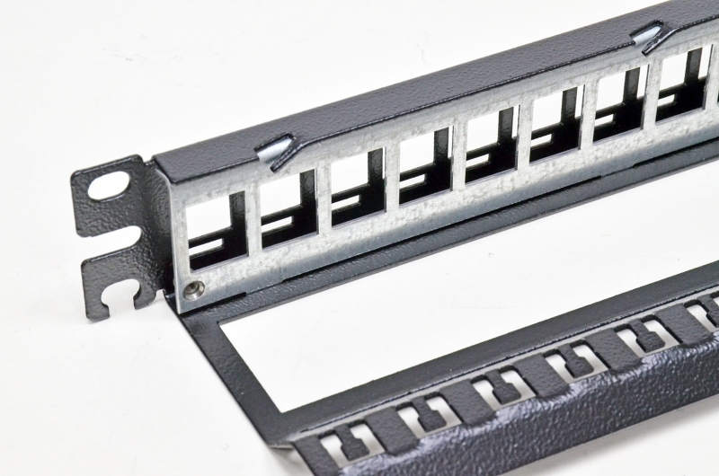 Патч-панель 19  на 24 модуля Keystone, 1U с задним организатором, черная