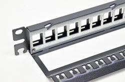 Патч-панель 19  на 24 модуля Keystone, 1U с задним организатором, черная